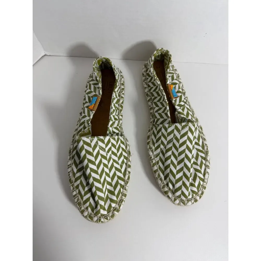 NWOB Ubntu Espadrilles Green Chevron Print Womens Size 7
